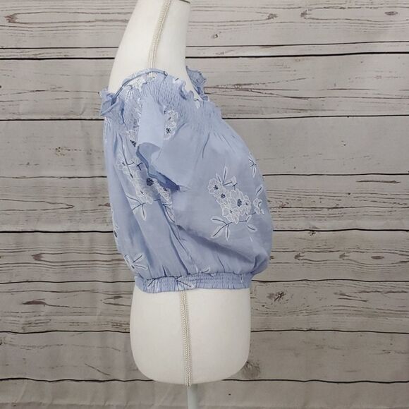 BE COOL, Light blue cold shoulder top, Med - Picture 5 of 6